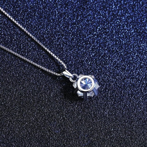 Certified 1 CT Diamond Pendant Necklace. - Picture 5 of 8